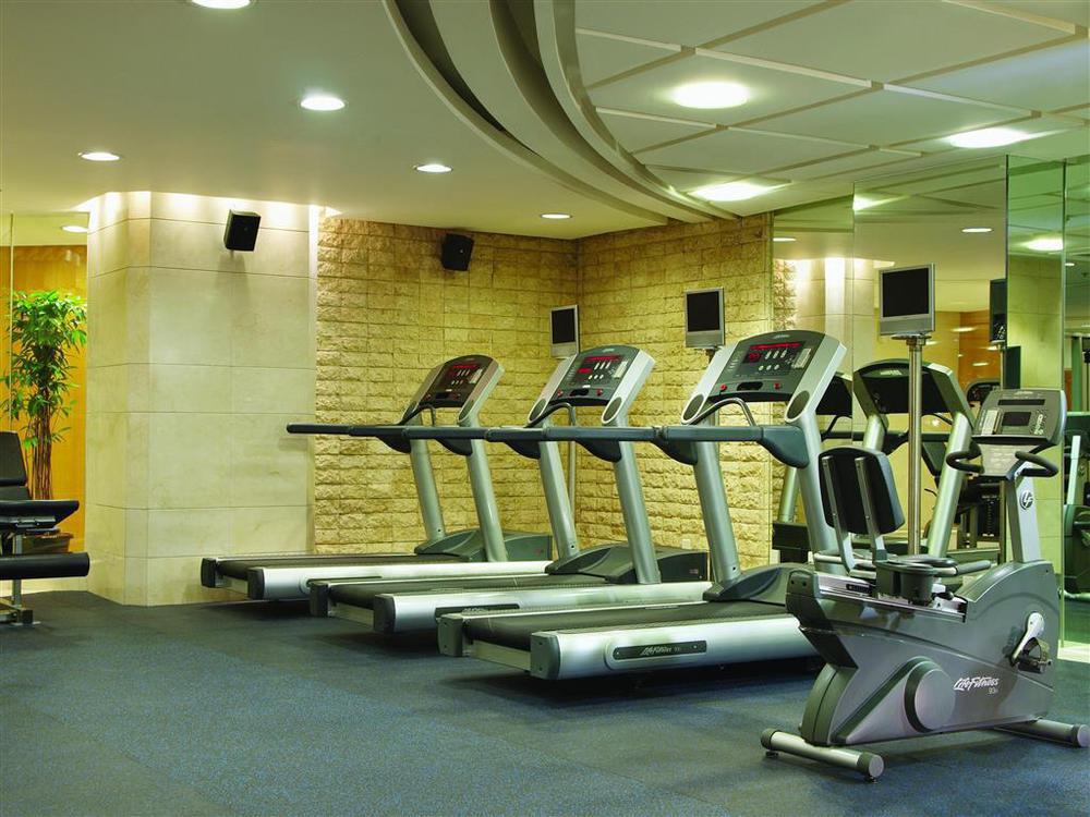 马尼拉新海岸酒店 设施 照片 A gym in a hotel