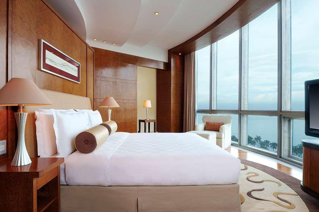 马尼拉新海岸酒店 外观 照片 A bedroom at the Shangri-La