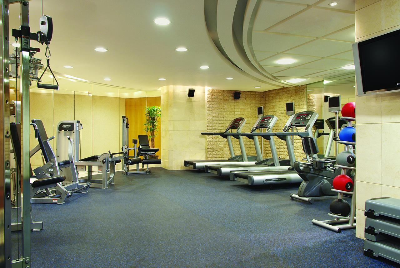 马尼拉新海岸酒店 外观 照片 The gym at the hotel