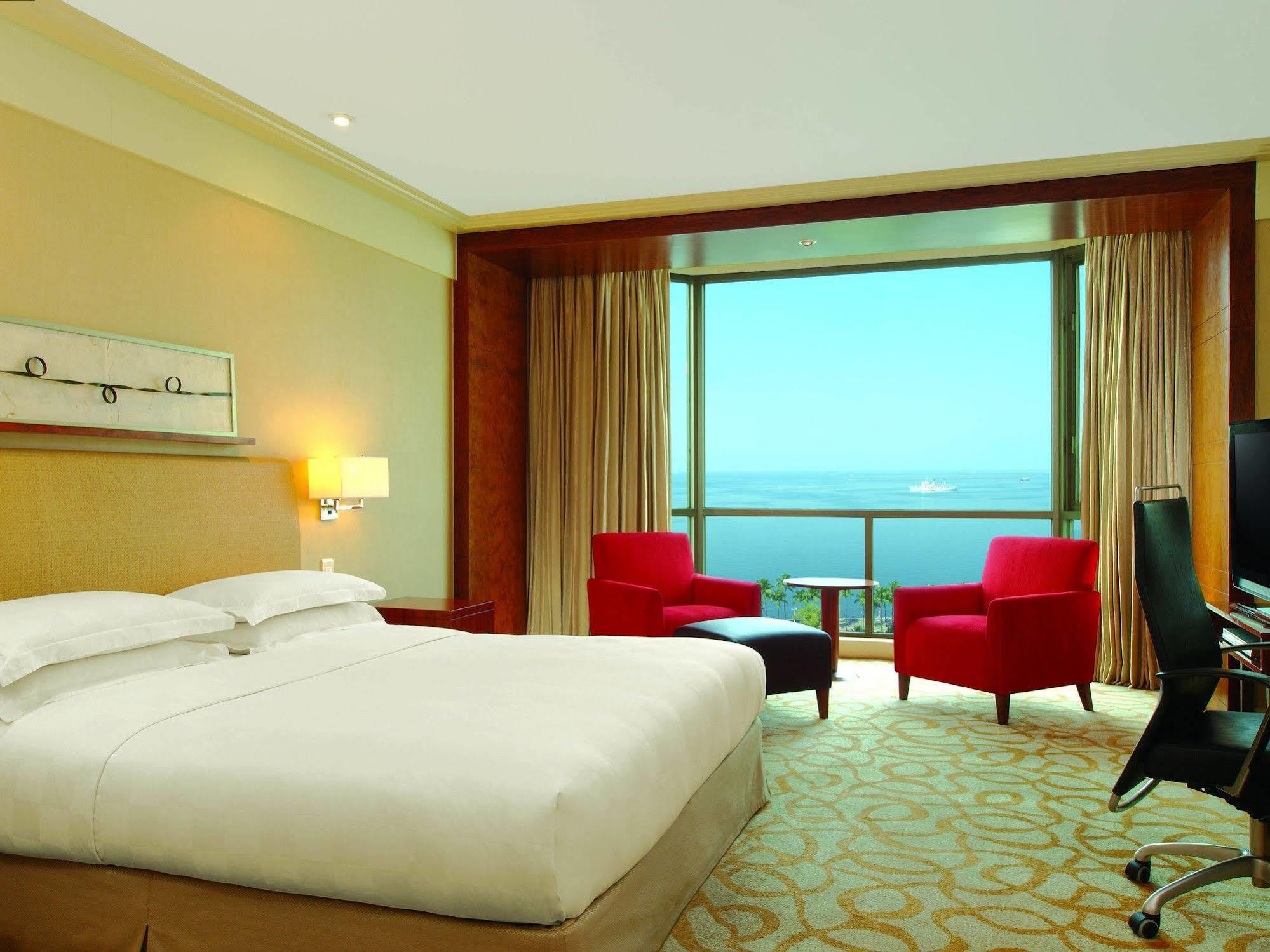 马尼拉新海岸酒店 外观 照片 A room at the Jumeirah Beach Hotel